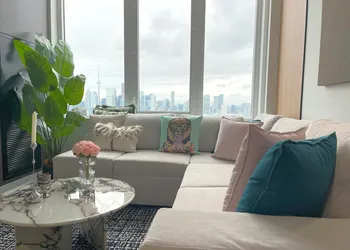 Skyline Luxe Panoramic Suites & towers Toronto hotel thumbnail 2