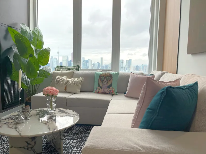 Skyline Luxe Panoramic Suites & towers Toronto hotel detail image 2