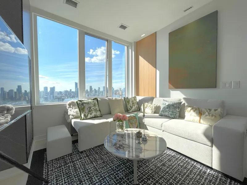 Skyline Luxe Panoramic Suites & towers Toronto hotel detail image 6