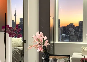 Skyline Luxe Panoramic Suites & towers Toronto hotel thumbnail 8