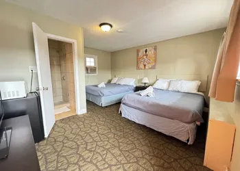 Confessions INN The Rain hotel thumbnail 3
