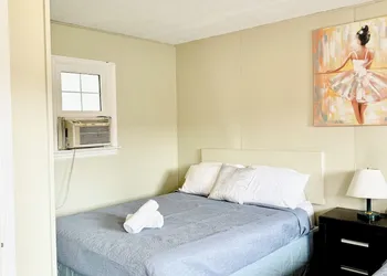 Confessions INN The Rain hotel thumbnail 6