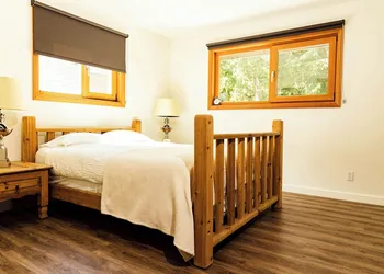 Kings Den resort hotel thumbnail 3