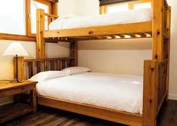 Kings Den resort hotel thumbnail 4