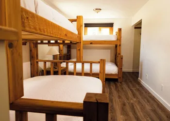 Kings Den resort hotel thumbnail 5