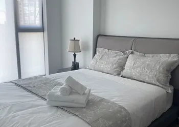 Chic Urban Stylish Condo in Downtown V hotel thumbnail 3