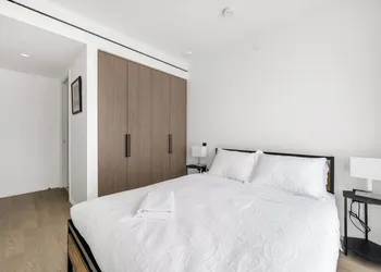 Chic Urban Stylish Condo in Downtown V hotel thumbnail 5