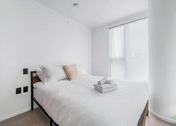 Chic Urban Stylish Condo in Downtown V hotel thumbnail 6