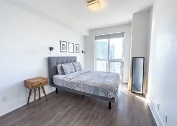 Comfy Suites Rogers Centre Free Parking hotel thumbnail 4