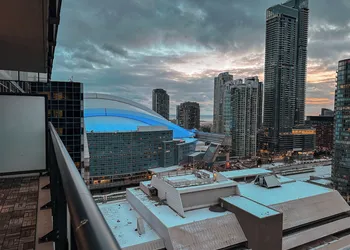 Comfy Suites Rogers Centre Free Parking hotel thumbnail 7