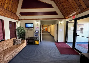 Zero-100 Motor Inn hotel thumbnail 3