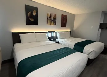 Zero-100 Motor Inn hotel thumbnail 6