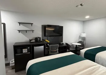Zero-100 Motor Inn hotel thumbnail 7