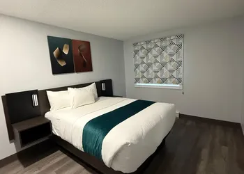 Zero-100 Motor Inn hotel thumbnail 8
