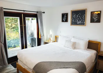 Tofino Oceanfront Hotel Suite 3 hotel thumbnail 2