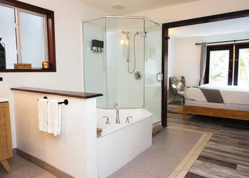 Tofino Oceanfront Hotel Suite 3 hotel thumbnail 3