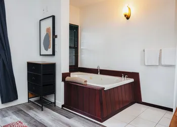 Tofino Oceanfront Hotel Suite 3 hotel thumbnail 5