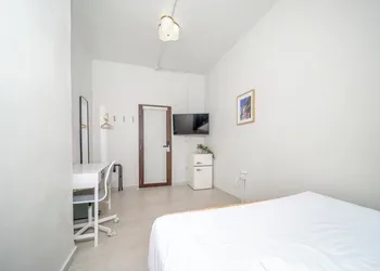 Room 15: Skyline Sips & Santurce Charm hotel thumbnail 4