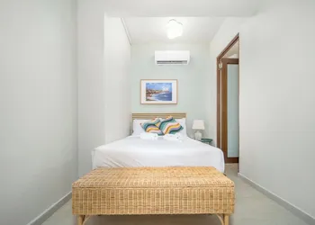 Room 15: Skyline Sips & Santurce Charm hotel thumbnail 5