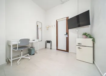 Room 15: Skyline Sips & Santurce Charm hotel thumbnail 7