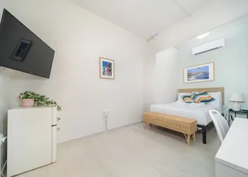 Room 15: Skyline Sips & Santurce Charm hotel thumbnail 8