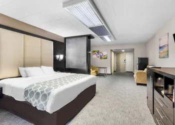 Suburban Studios Altoona hotel thumbnail 5