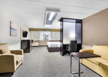 Suburban Studios Altoona hotel thumbnail 7