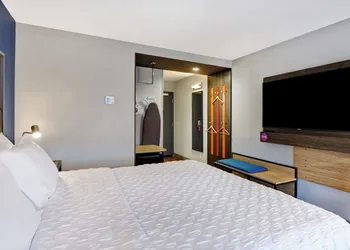 Tru By Hilton Augusta Washington Road hotel thumbnail 5