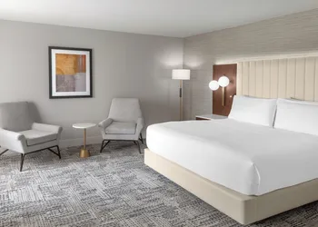 DoubleTree by Hilton Owatonna hotel thumbnail 4