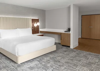 DoubleTree by Hilton Owatonna hotel thumbnail 5