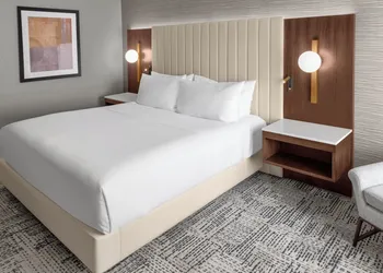 DoubleTree by Hilton Owatonna hotel thumbnail 7