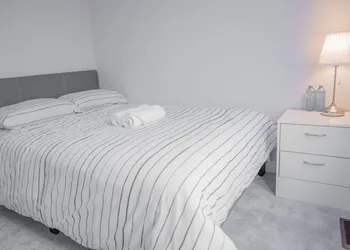 Lovely Bedroom hotel thumbnail 3