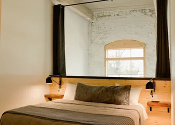 Loom Room Retreat hotel thumbnail 2