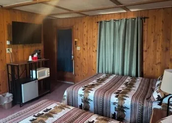 Big Sky Motel hotel thumbnail 3