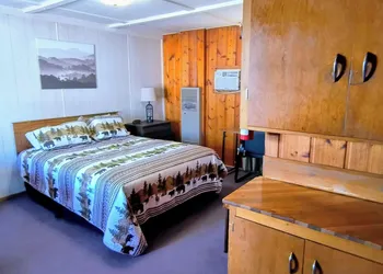 Big Sky Motel hotel thumbnail 4