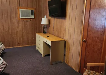 Big Sky Motel hotel thumbnail 6