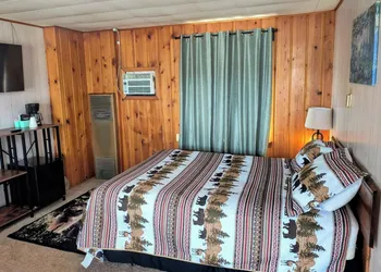 Big Sky Motel hotel thumbnail 7
