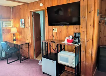 Big Sky Motel hotel thumbnail 8