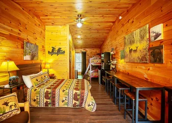 Bigfoot Lodge Room Three hotel thumbnail 2
