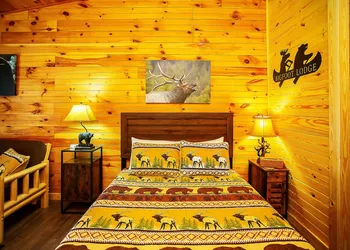 Bigfoot Lodge Room Three hotel thumbnail 4