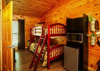 Bigfoot Lodge Room Three hotel thumbnail 5