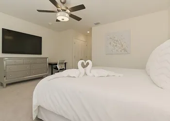 Family-Friendly Home near Disney hotel thumbnail 6