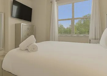 Family-Friendly Home near Disney hotel thumbnail 8