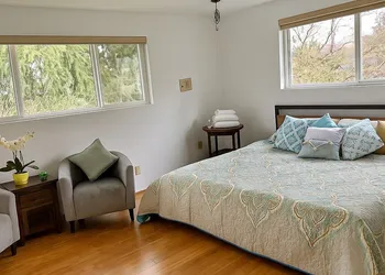 Peaceful House in Lake Forest Park hotel thumbnail 5