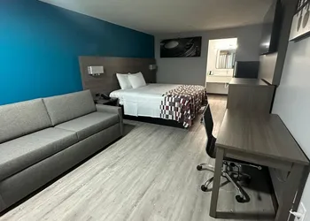 Days Inn by Wyndham Camden AR hotel thumbnail 8