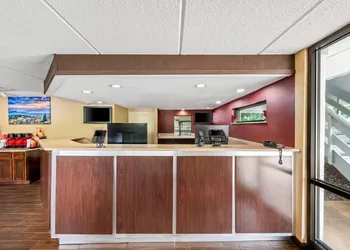 Econo Lodge Hickory hotel thumbnail 4