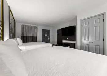 Super 8 by Wyndham Texas City/Galveston Area hotel thumbnail 8