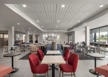 Home2 Suites By Hilton Muncie hotel thumbnail 3