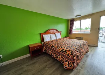 Cloverleaf Motel Richmond Near Turnpike hotel thumbnail 6