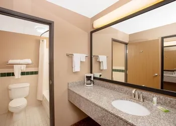 American Suites Coralville Iowa City hotel thumbnail 5